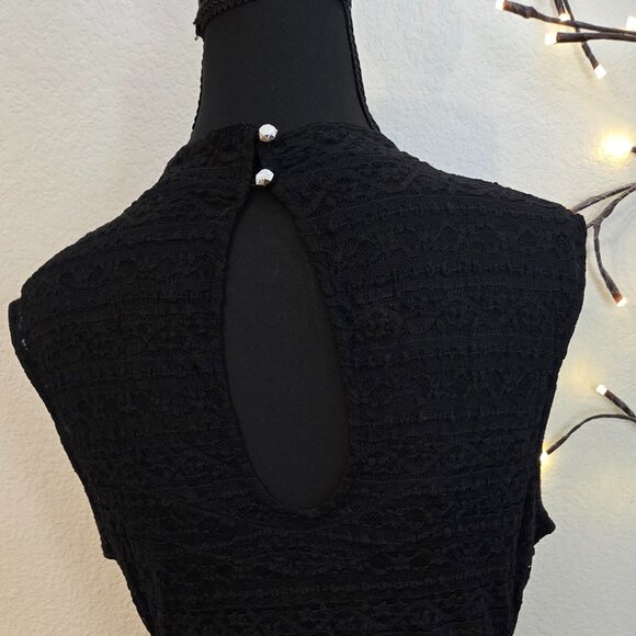 Guess - Lace Sleeveless Mini Cocktail Dress - Size 6 - EUC - Picture 4 of 4